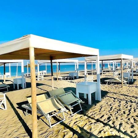 Regina Del Mare Holiday Apartments ตีร์เรเนีย ภายนอก รูปภาพ