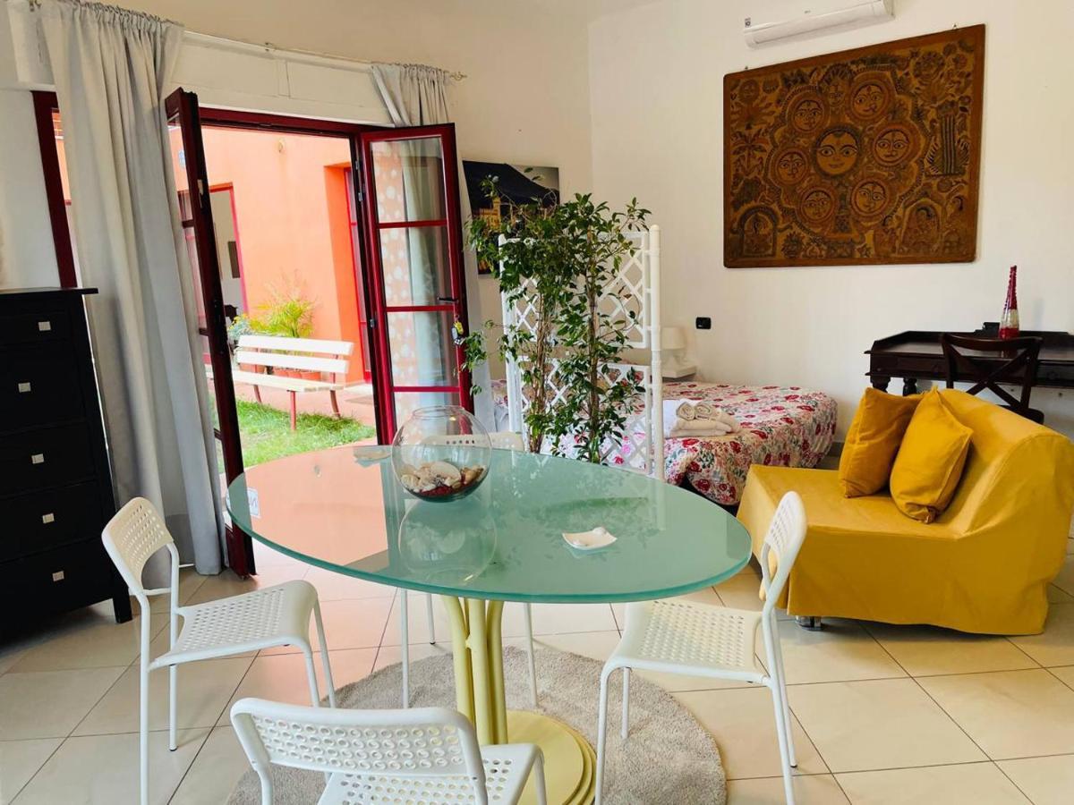 Regina Del Mare Holiday Apartments ตีร์เรเนีย ภายนอก รูปภาพ