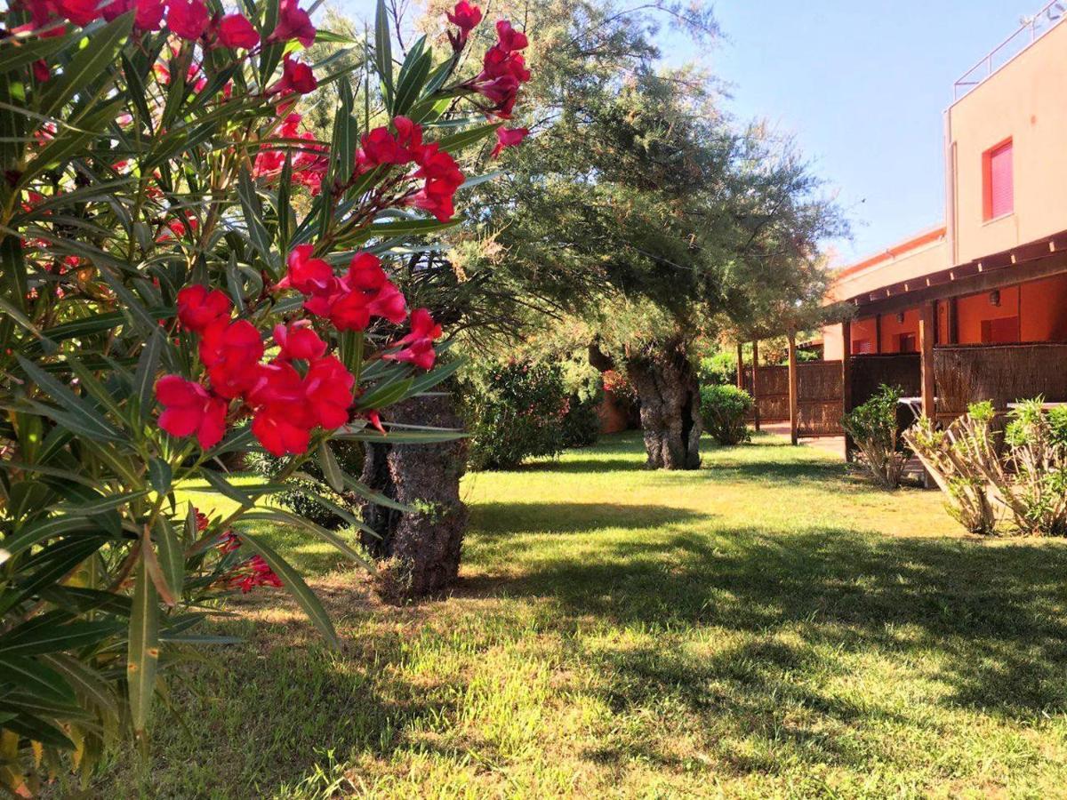 Regina Del Mare Holiday Apartments ตีร์เรเนีย ภายนอก รูปภาพ