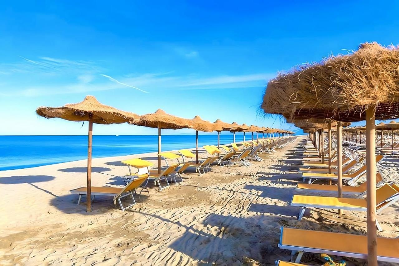 Regina Del Mare Holiday Apartments ตีร์เรเนีย ภายนอก รูปภาพ