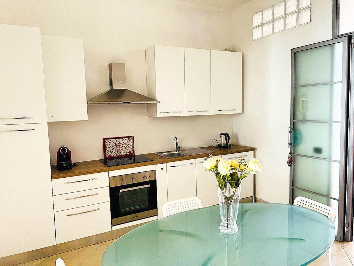 Regina Del Mare Holiday Apartments ตีร์เรเนีย ภายนอก รูปภาพ