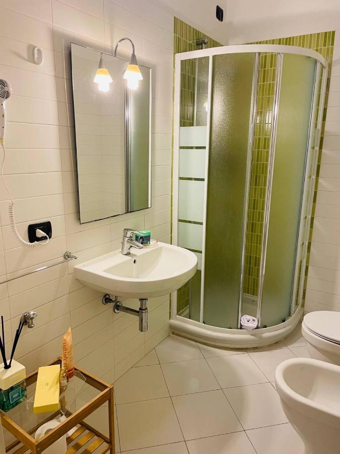 Regina Del Mare Holiday Apartments ตีร์เรเนีย ภายนอก รูปภาพ