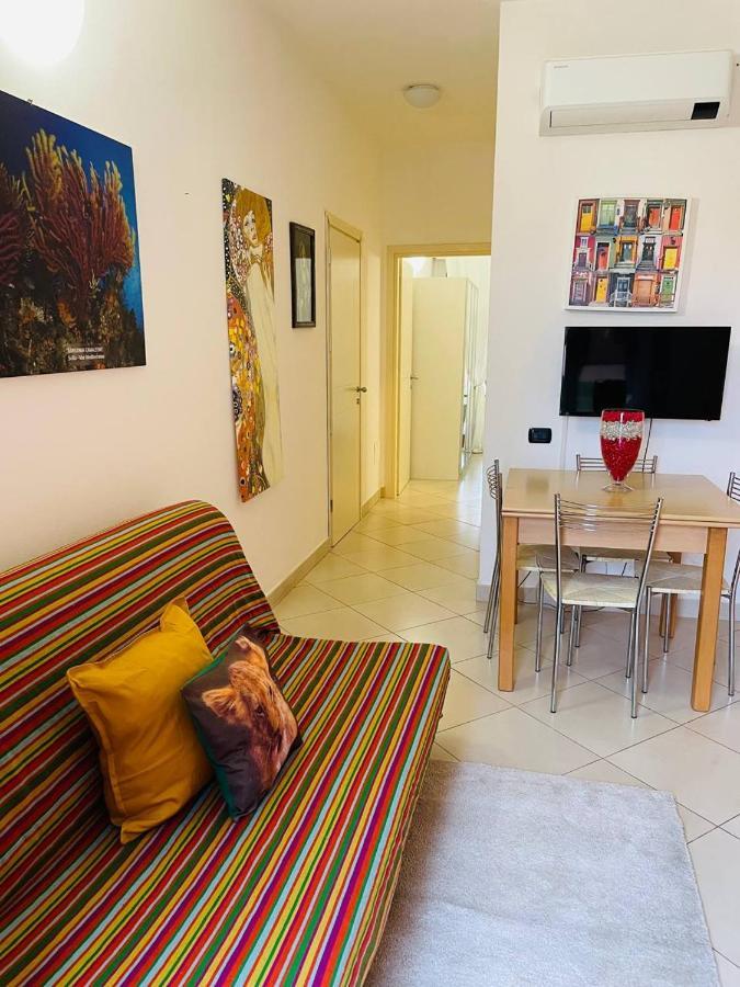 Regina Del Mare Holiday Apartments ตีร์เรเนีย ภายนอก รูปภาพ