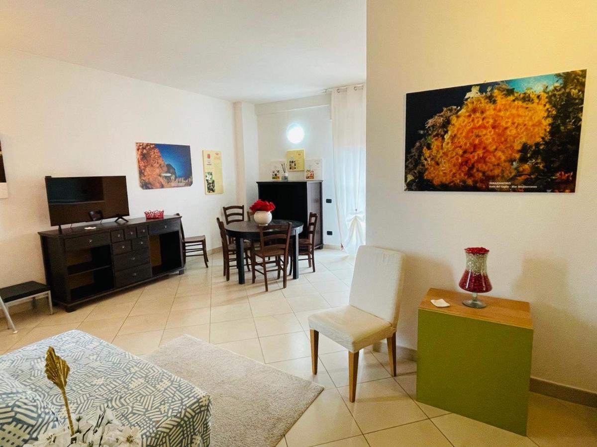 Regina Del Mare Holiday Apartments ตีร์เรเนีย ภายนอก รูปภาพ