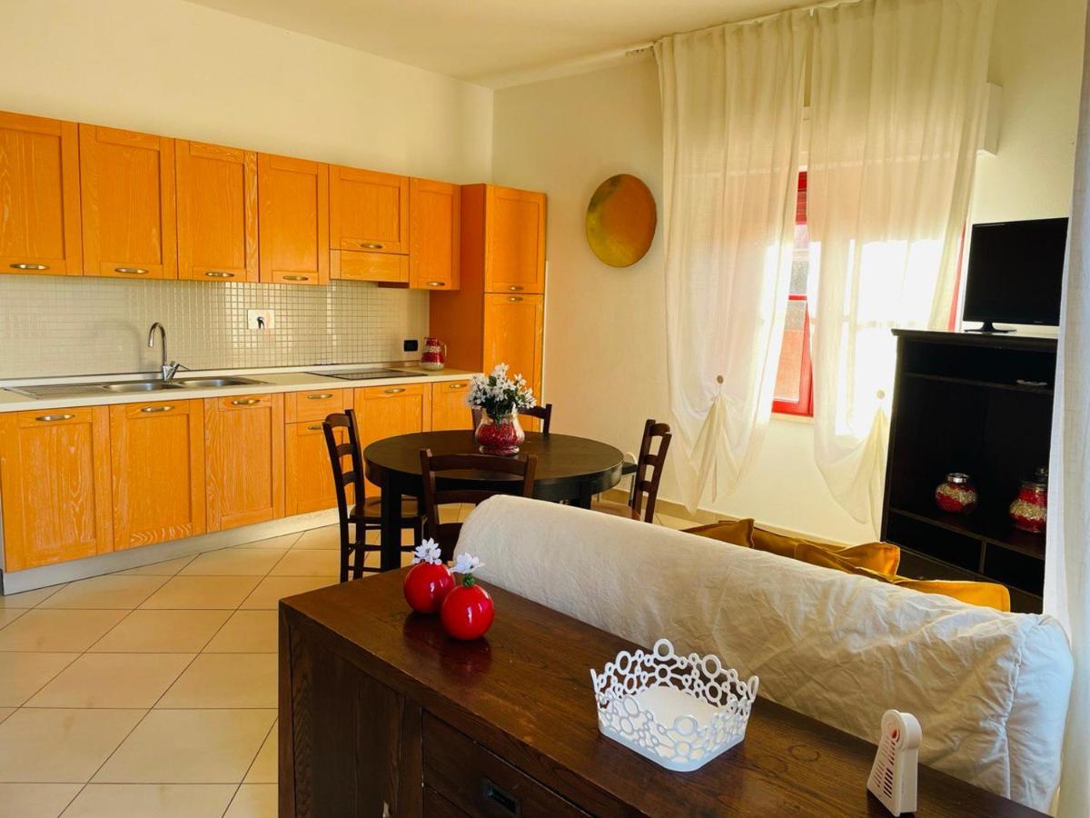 Regina Del Mare Holiday Apartments ตีร์เรเนีย ภายนอก รูปภาพ