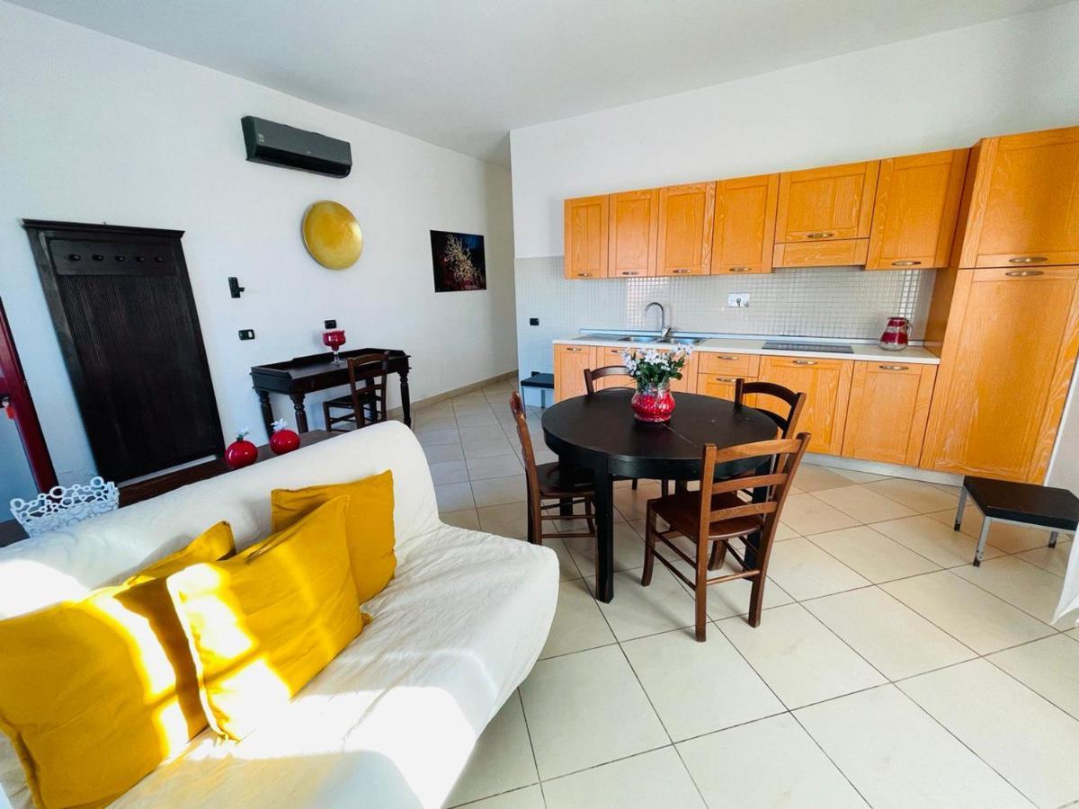 Regina Del Mare Holiday Apartments ตีร์เรเนีย ภายนอก รูปภาพ