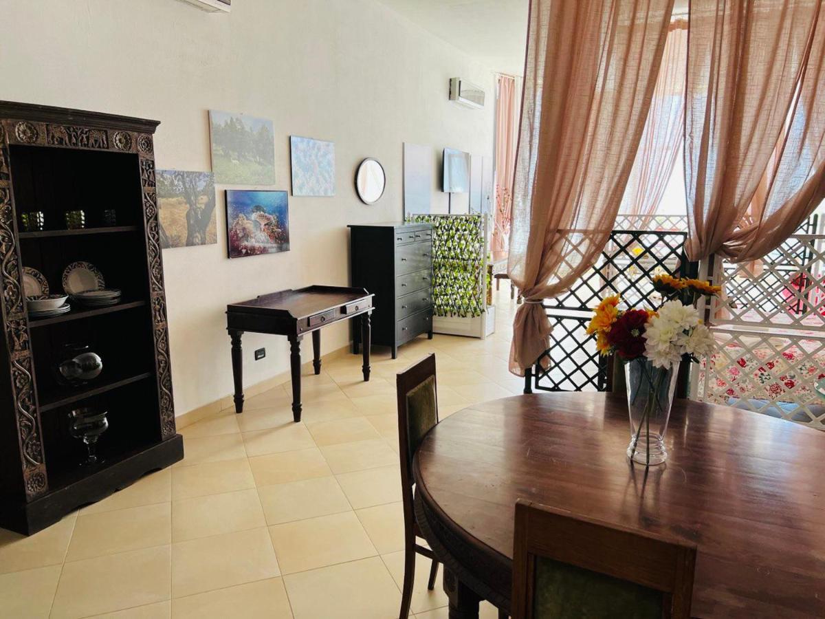Regina Del Mare Holiday Apartments ตีร์เรเนีย ภายนอก รูปภาพ