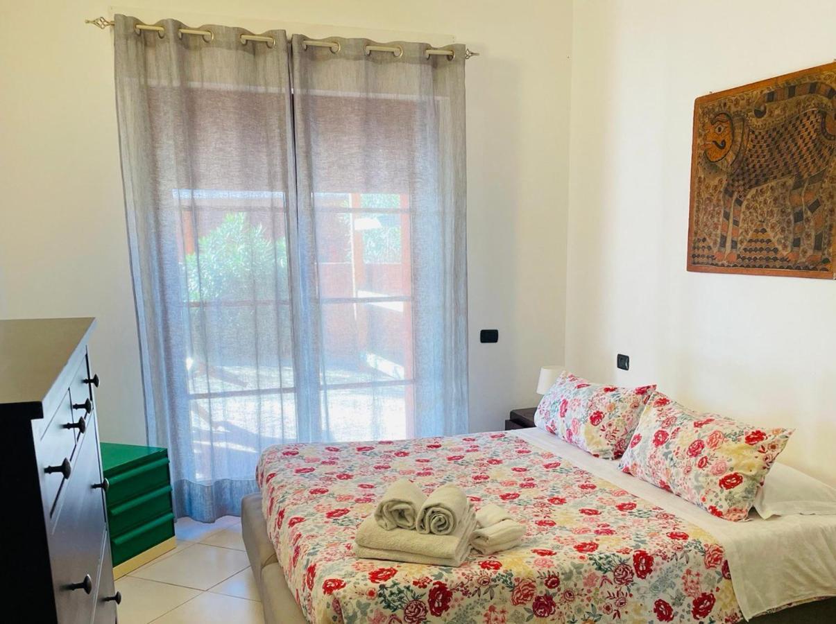 Regina Del Mare Holiday Apartments ตีร์เรเนีย ภายนอก รูปภาพ