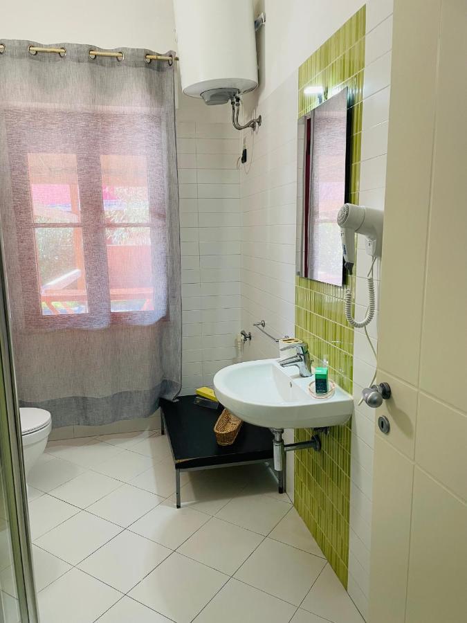 Regina Del Mare Holiday Apartments ตีร์เรเนีย ภายนอก รูปภาพ