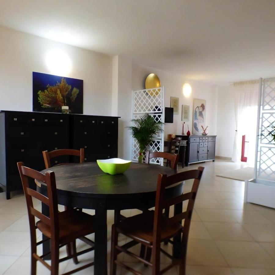 Regina Del Mare Holiday Apartments ตีร์เรเนีย ภายนอก รูปภาพ