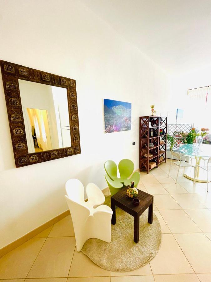 Regina Del Mare Holiday Apartments ตีร์เรเนีย ภายนอก รูปภาพ