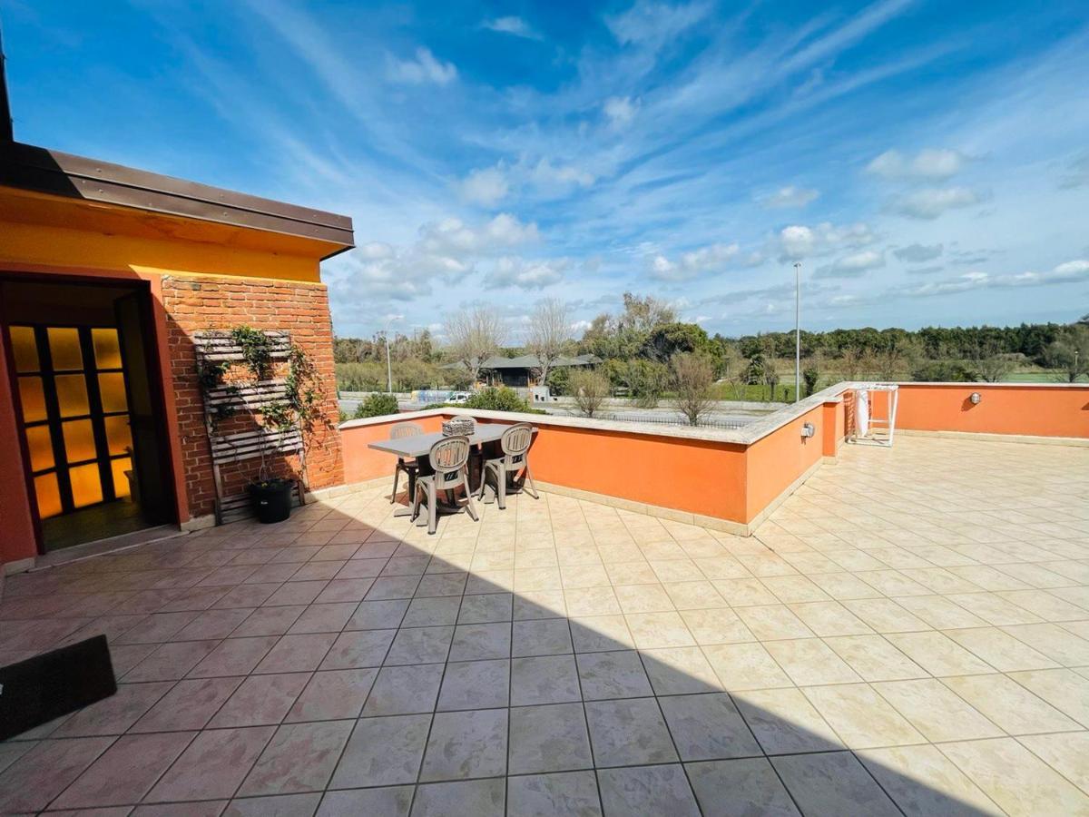 Regina Del Mare Holiday Apartments ตีร์เรเนีย ภายนอก รูปภาพ