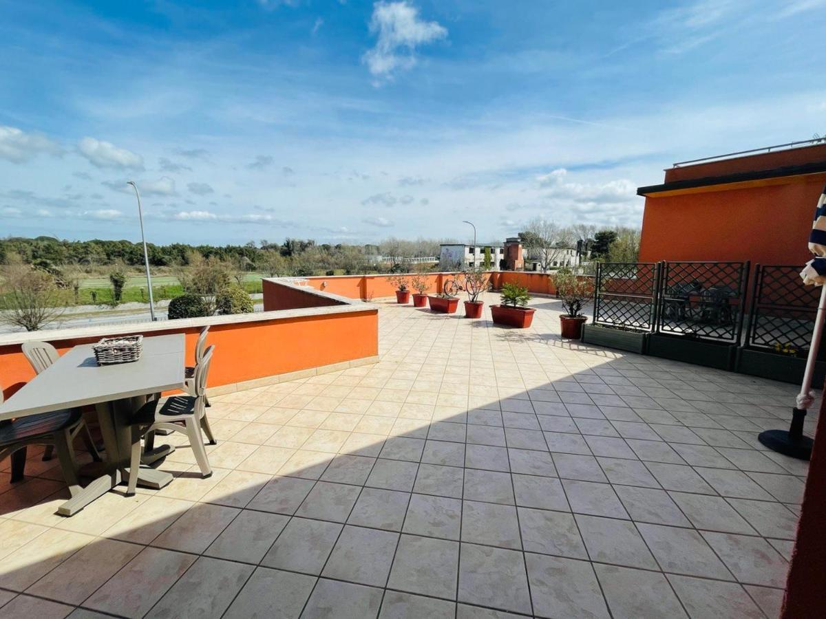 Regina Del Mare Holiday Apartments ตีร์เรเนีย ภายนอก รูปภาพ