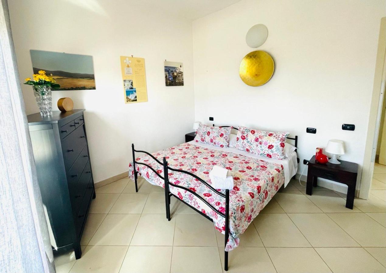 Regina Del Mare Holiday Apartments ตีร์เรเนีย ภายนอก รูปภาพ