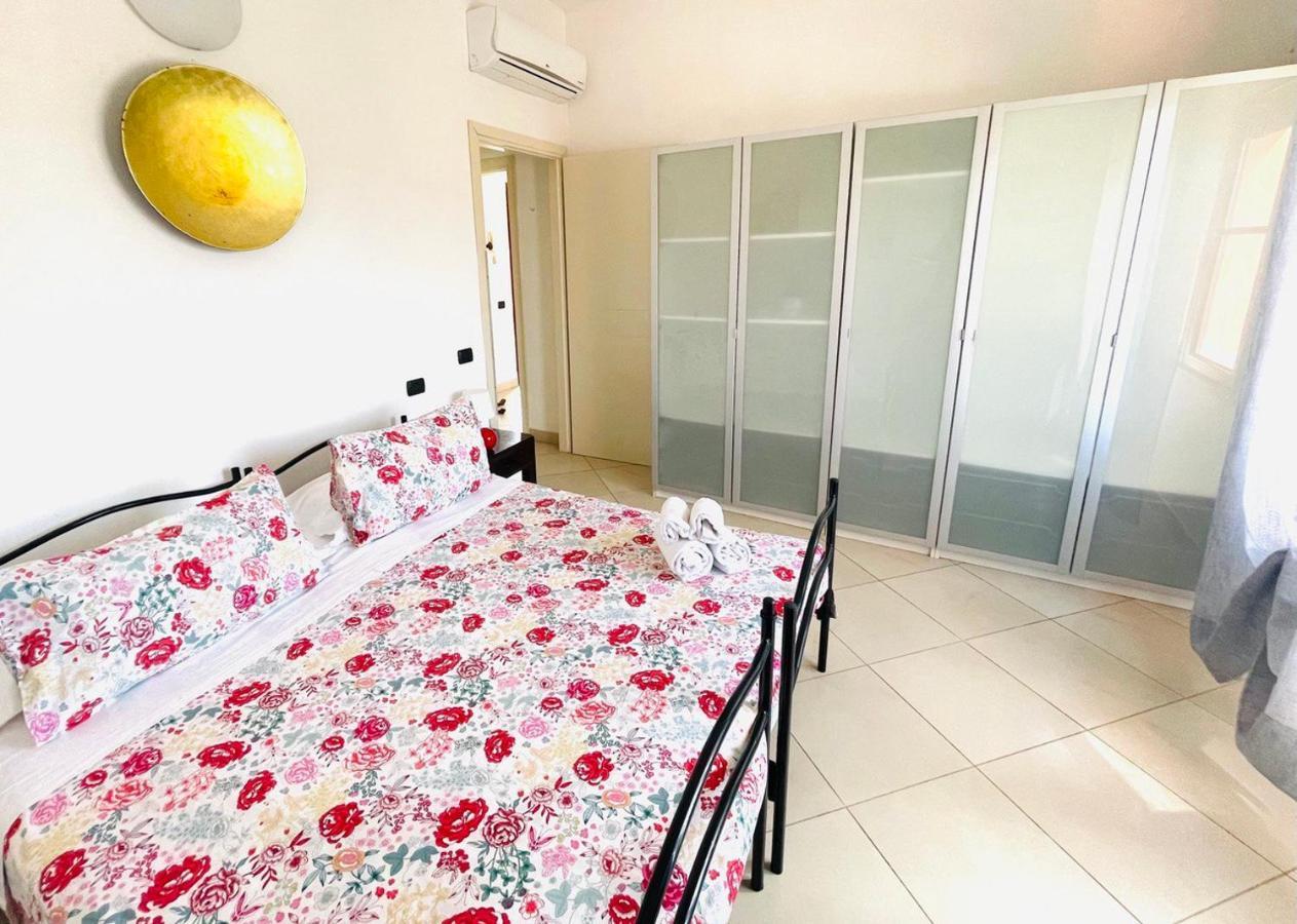 Regina Del Mare Holiday Apartments ตีร์เรเนีย ภายนอก รูปภาพ
