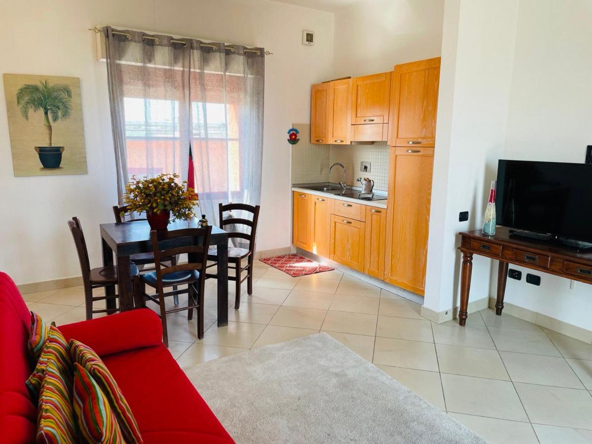 Regina Del Mare Holiday Apartments ตีร์เรเนีย ภายนอก รูปภาพ