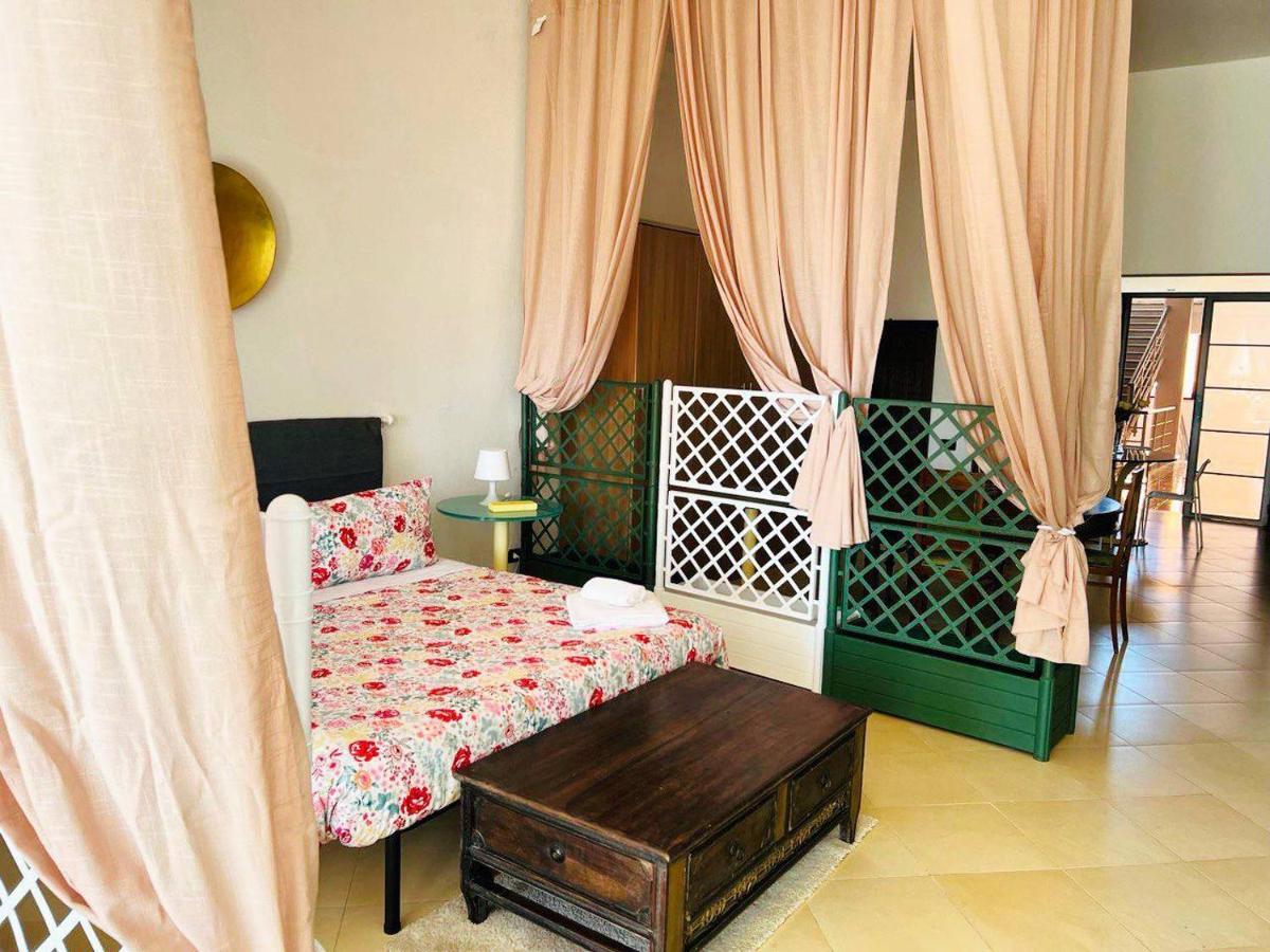 Regina Del Mare Holiday Apartments ตีร์เรเนีย ภายนอก รูปภาพ