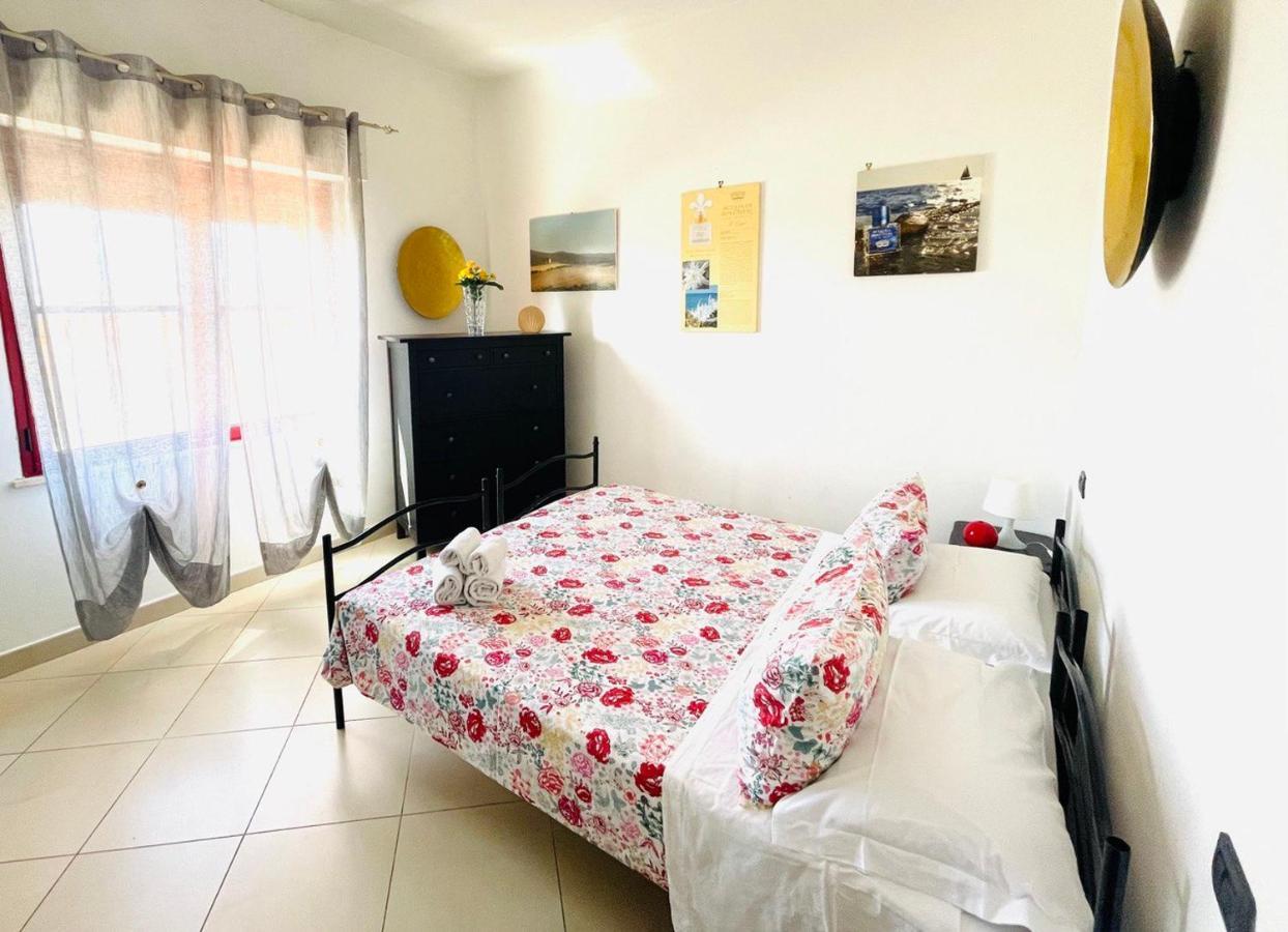 Regina Del Mare Holiday Apartments ตีร์เรเนีย ภายนอก รูปภาพ