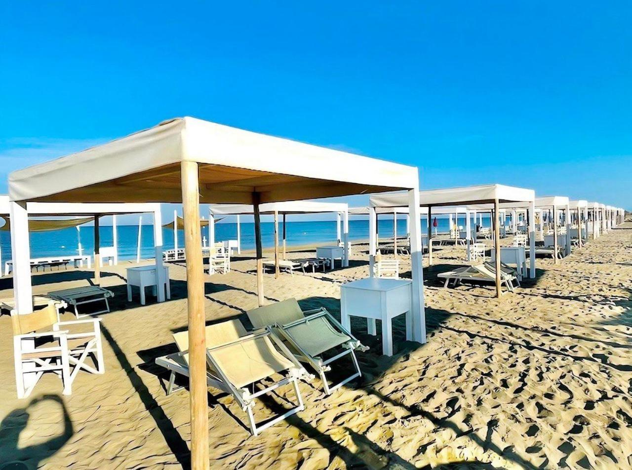 Regina Del Mare Holiday Apartments ตีร์เรเนีย ภายนอก รูปภาพ