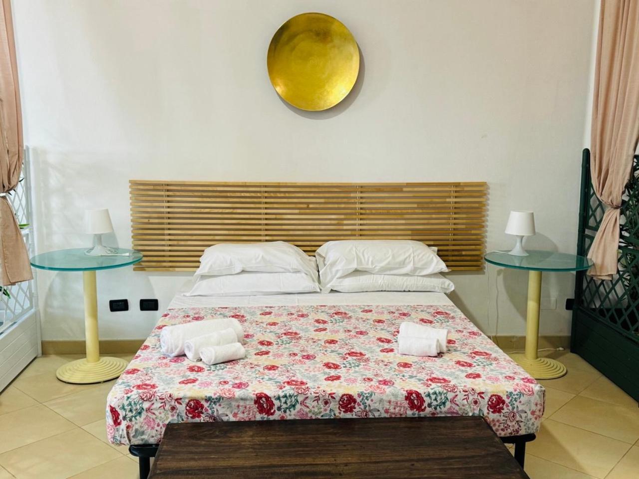 Regina Del Mare Holiday Apartments ตีร์เรเนีย ภายนอก รูปภาพ